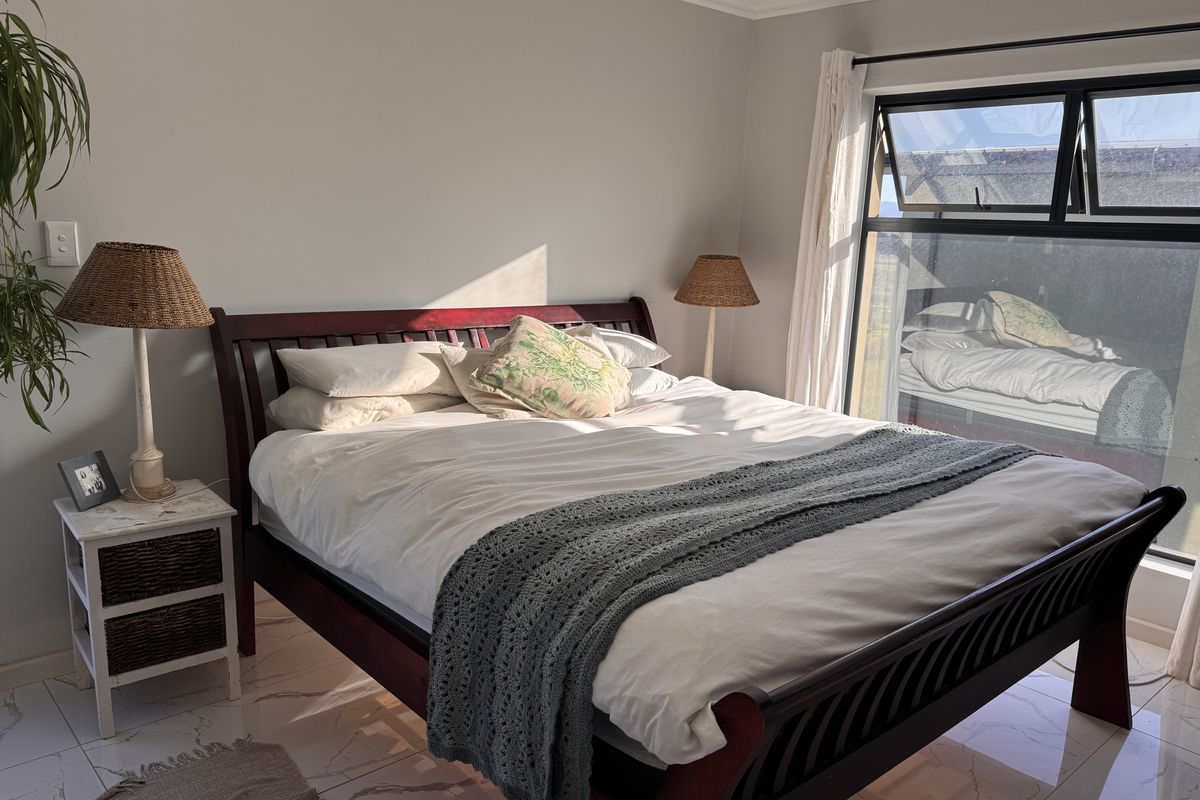 Spacious Family Home in Hartenbos Heuwels - Photo 4