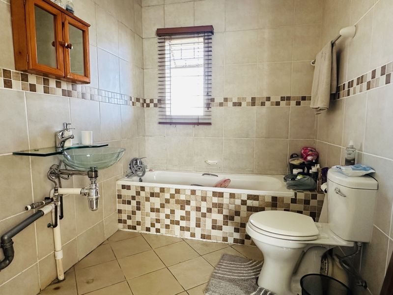 Spacious Ground Floor Unit with Private Garden & Built-in Braai - Photo 10