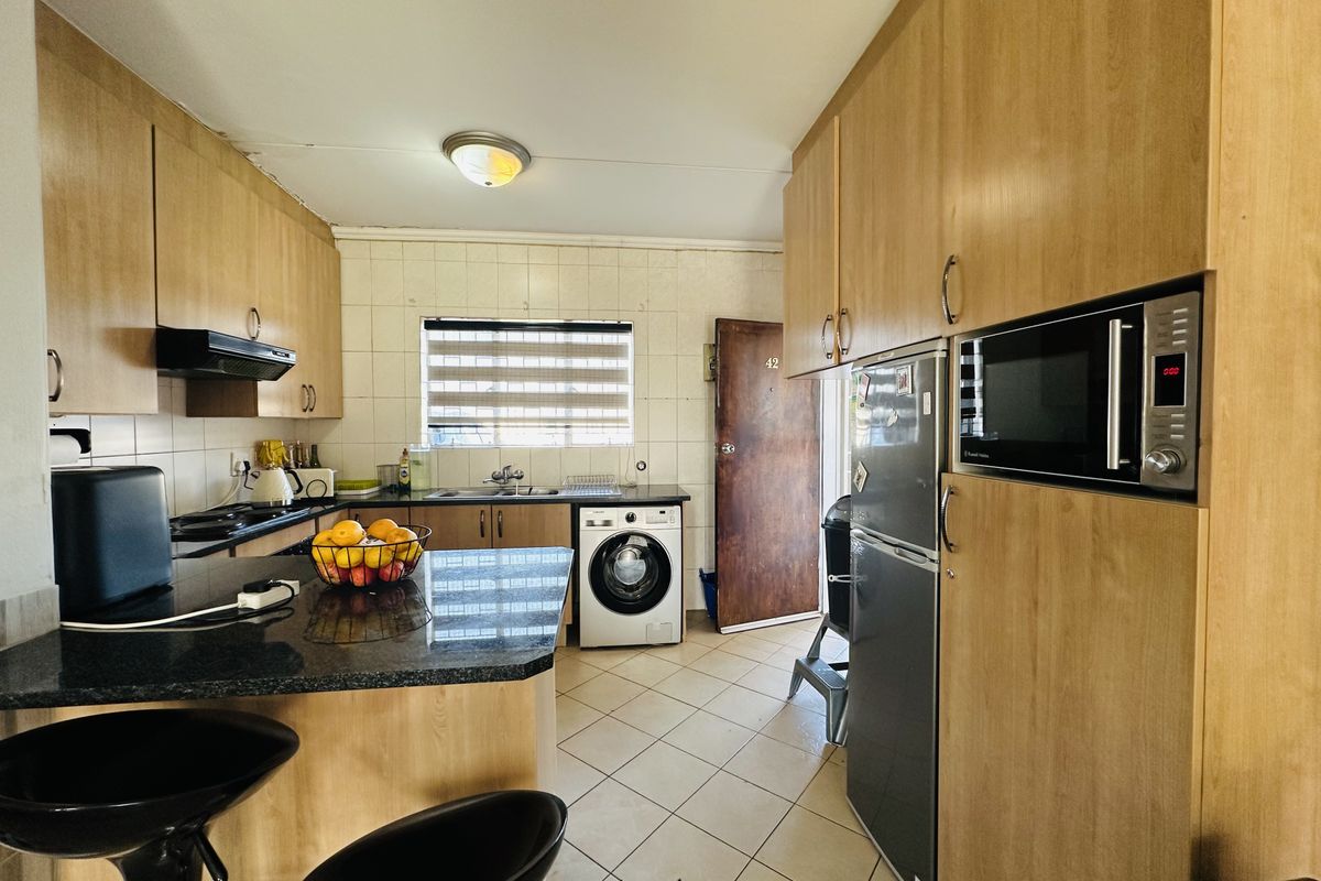Spacious Ground Floor Unit with Private Garden & Built-in Braai - Photo 2