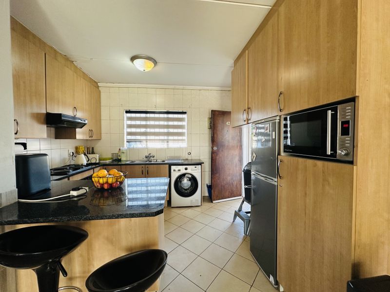 Spacious Ground Floor Unit with Private Garden & Built-in Braai - Photo 2