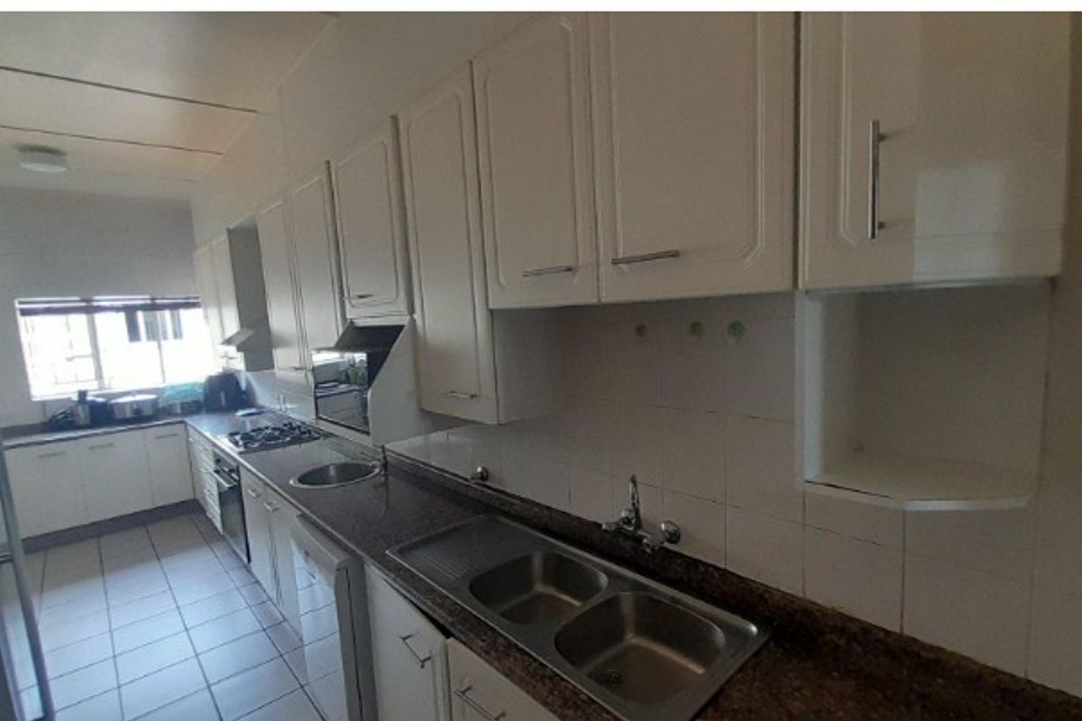 Spacious 4-Bedroom Home with Flatlet & Staff Accommodation – Ideal for Family Living & Investment - Photo 4