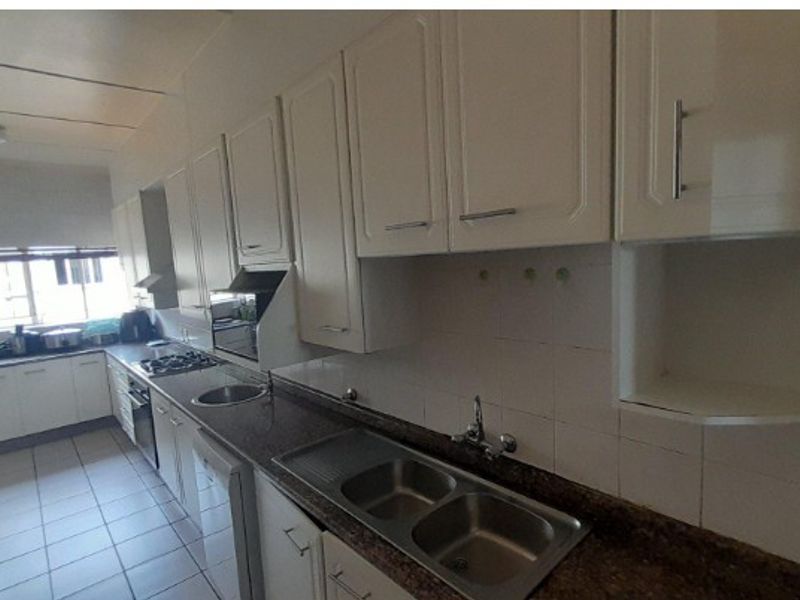 Spacious 4-Bedroom Home with Flatlet & Staff Accommodation – Ideal for Family Living & Investment - Photo 4