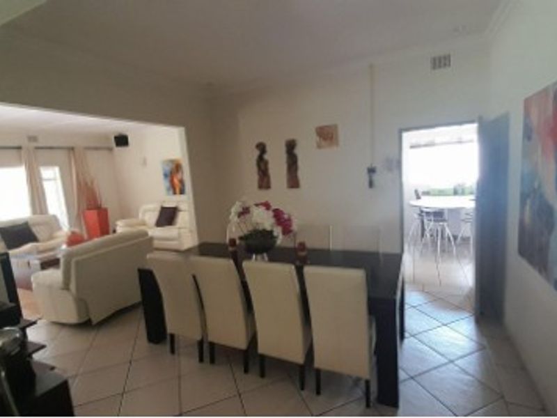 Spacious 4-Bedroom Home with Flatlet & Staff Accommodation – Ideal for Family Living & Investment - Photo 7