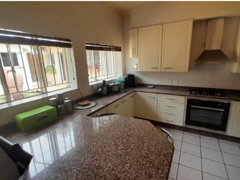 Spacious 4-Bedroom Home with Flatlet & Staff Accommodation – Ideal for Family Living & Investment - Photo 3