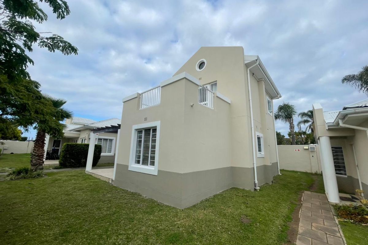 3 Bedroom Townhouse in Coralwood, Beacon Bay - Photo 4