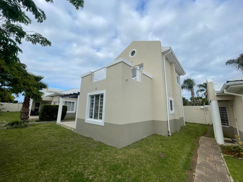 3 Bedroom Townhouse in Coralwood, Beacon Bay - Photo 4