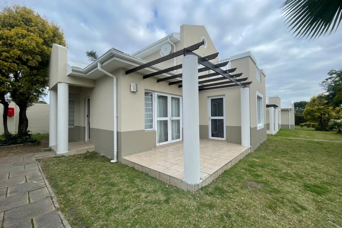 3 Bedroom Townhouse in Coralwood, Beacon Bay - Photo 3