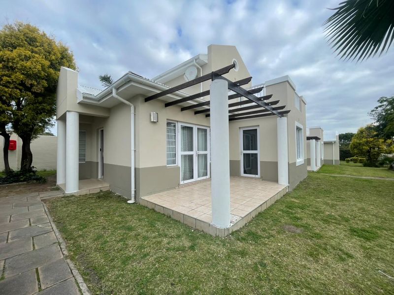 3 Bedroom Townhouse in Coralwood, Beacon Bay - Photo 3