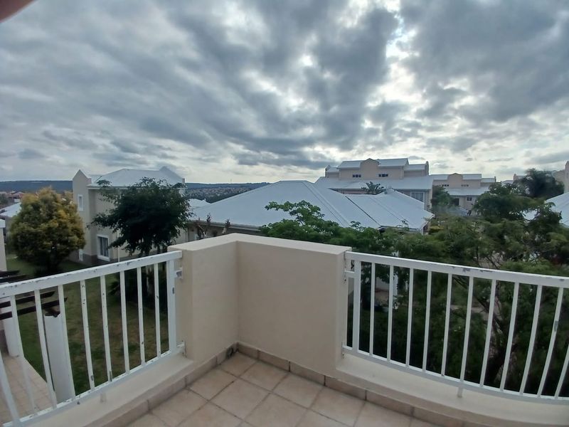 3 Bedroom Townhouse in Coralwood, Beacon Bay - Photo 8