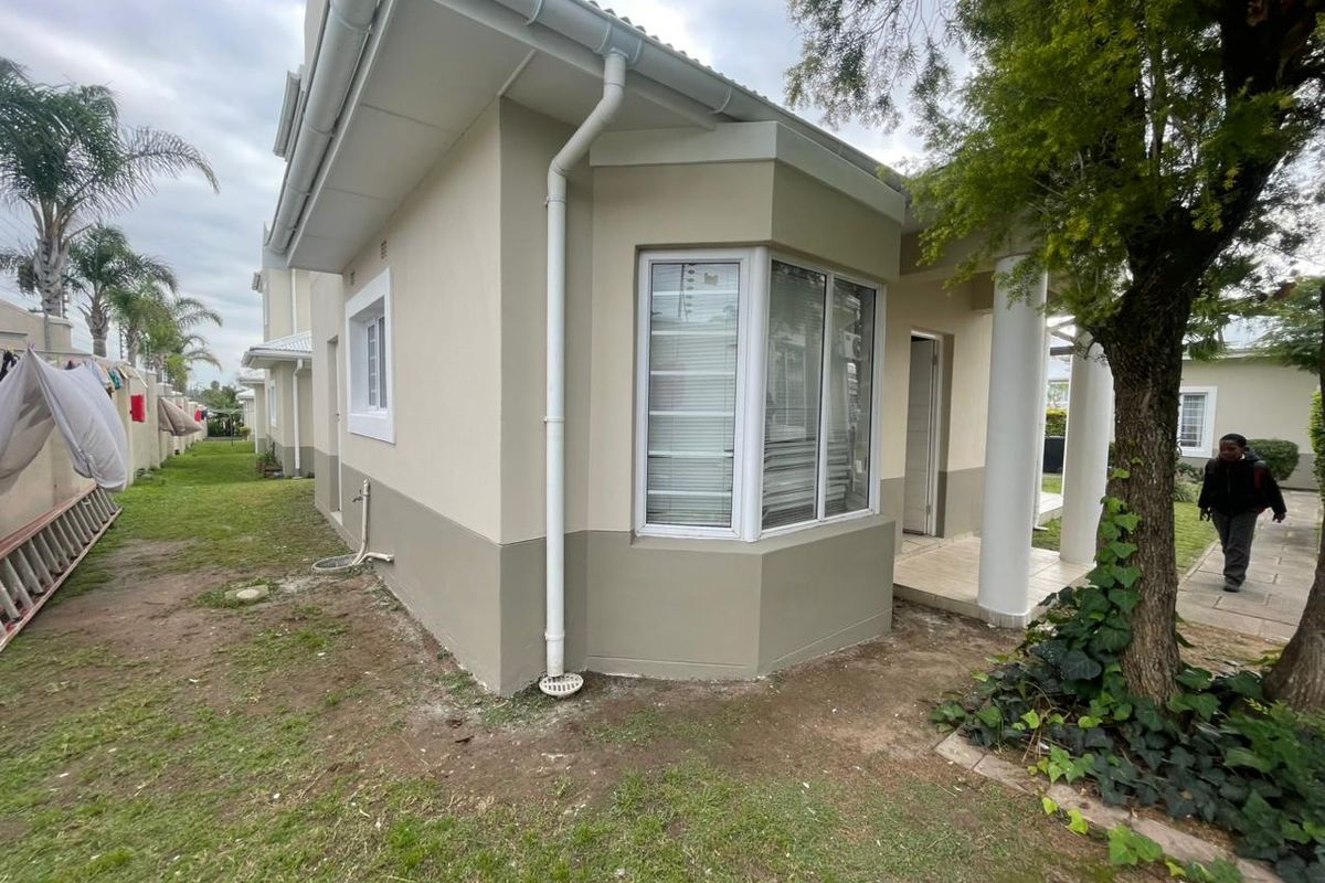 3 Bedroom Townhouse in Coralwood, Beacon Bay - Photo 5
