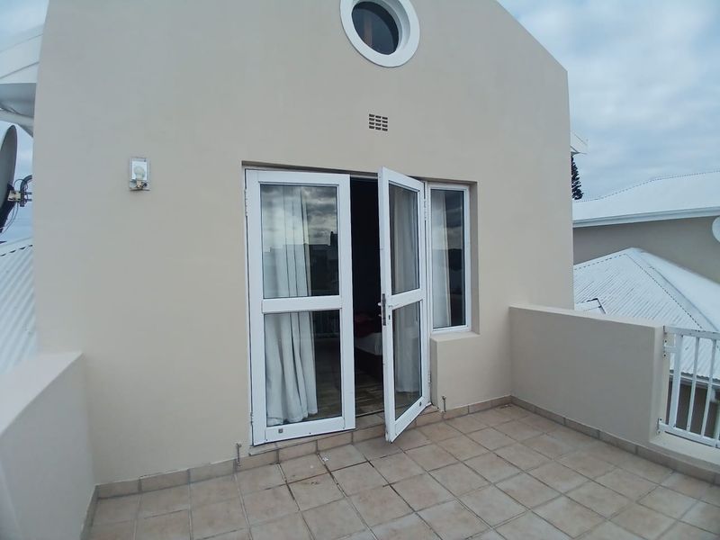 3 Bedroom Townhouse in Coralwood, Beacon Bay - Photo 6