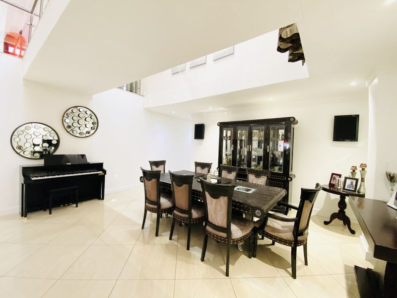 Luxury Living Redefined – 6-Bedroom Home with Cinema & Indoor Pool in Blue Valley Golf Estate - Photo 10