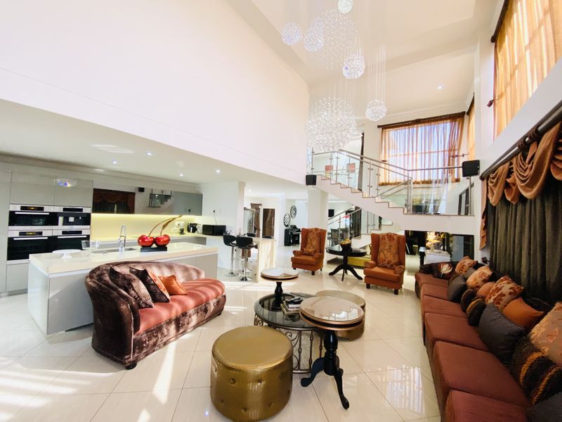 Luxury Living Redefined – 6-Bedroom Home with Cinema & Indoor Pool in Blue Valley Golf Estate - Photo 7