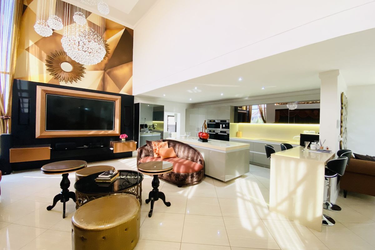 Luxury Living Redefined – 6-Bedroom Home with Cinema & Indoor Pool in Blue Valley Golf Estate - Photo 3