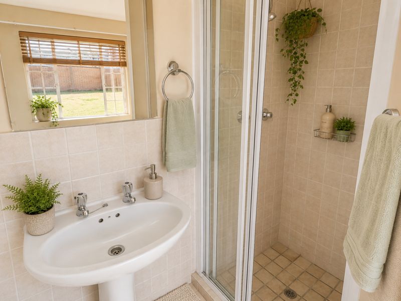 Bidding to start from R 700 000!! Live Auction! 2 Bedroom Townhouse in secure Estate - Photo 8