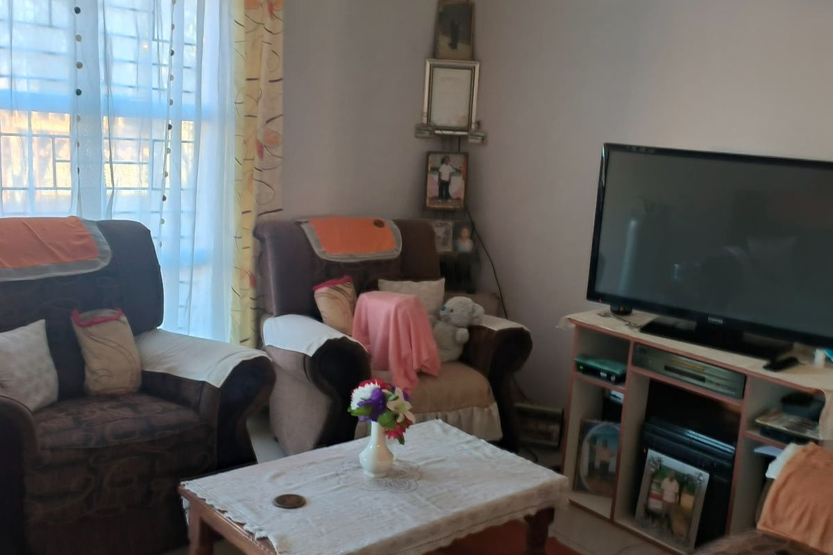 SPECIOUS 4 BEDROOM FAMILY HOME IN JOUBERTON - Photo 4