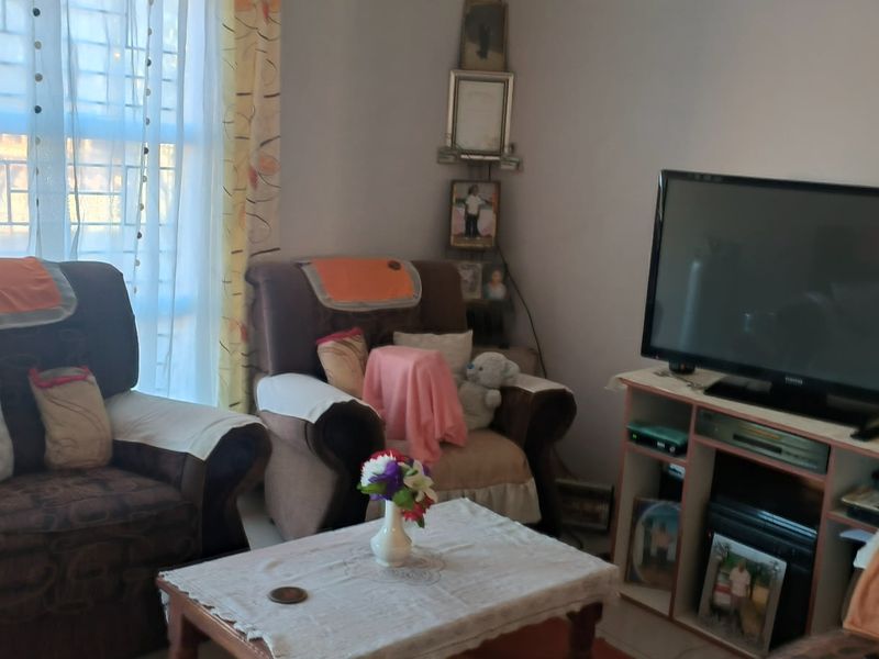 SPECIOUS 4 BEDROOM FAMILY HOME IN JOUBERTON - Photo 4