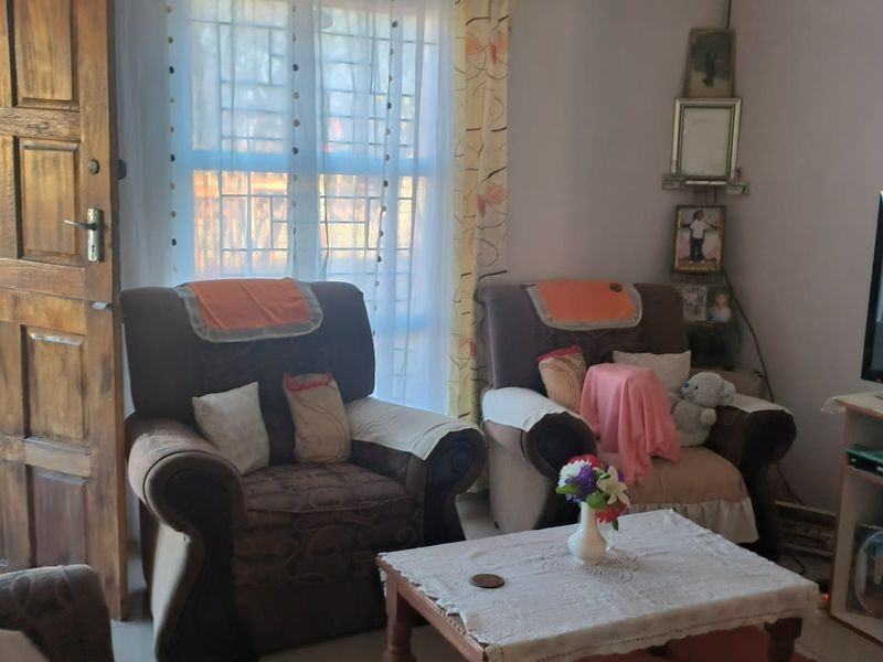 SPECIOUS 4 BEDROOM FAMILY HOME IN JOUBERTON - Photo 5