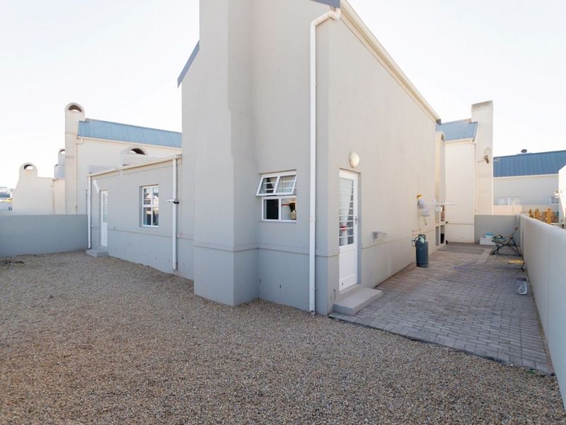 A 2 bedroom estate home with a loft area in popular Laguna Sands - Photo 8