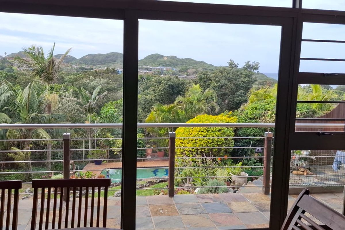 5 Bedroom Family Home with Pool, Guest Accommodation & Income Potential in Nahoon Beach - Photo 2