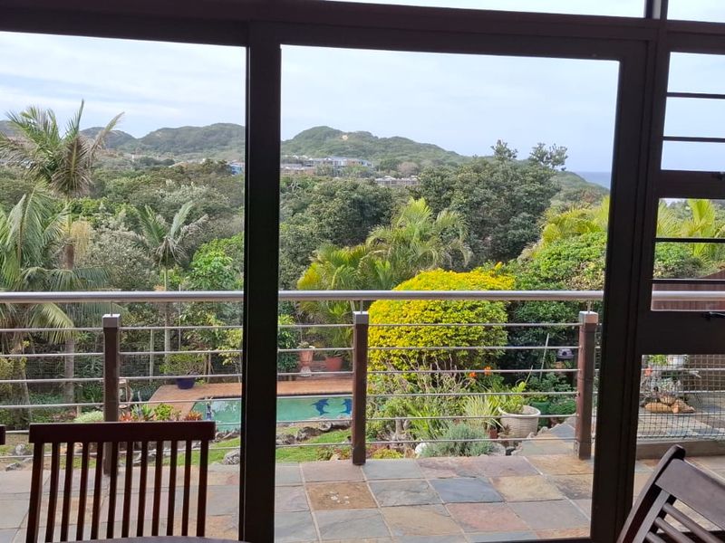 5 Bedroom Family Home with Pool, Guest Accommodation & Income Potential in Nahoon Beach - Photo 2