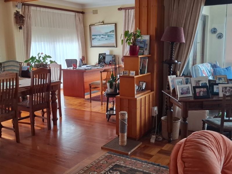 5 Bedroom Family Home with Pool, Guest Accommodation & Income Potential in Nahoon Beach - Photo 8
