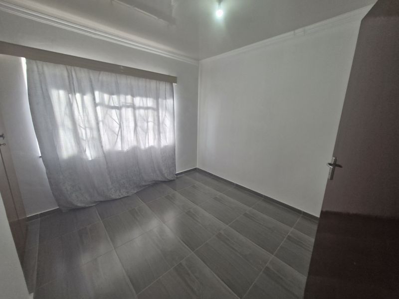 Spacious Family Home with Flatlet - Photo 5