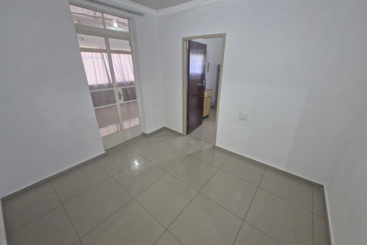 Spacious Family Home with Flatlet - Photo 3