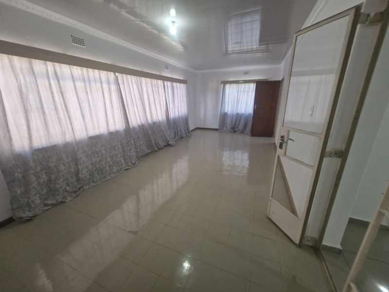 Spacious Family Home with Flatlet - Photo 10