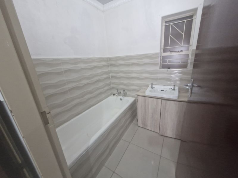 Spacious Family Home with Flatlet - Photo 9