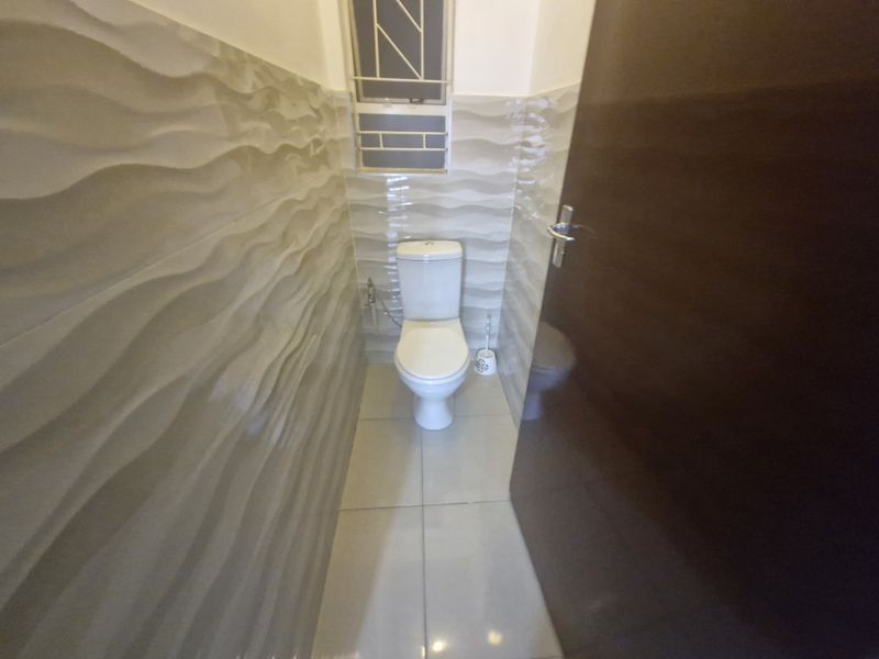 Spacious Family Home with Flatlet - Photo 8