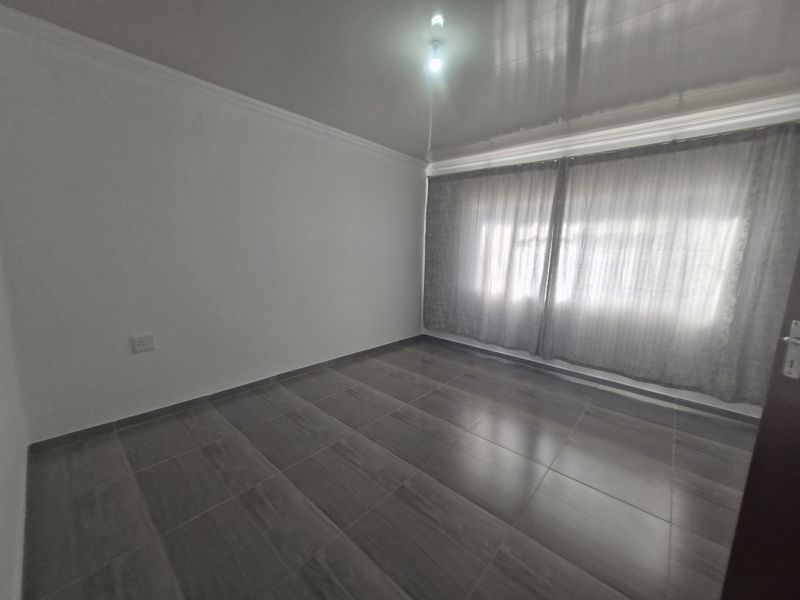 Spacious Family Home with Flatlet - Photo 6
