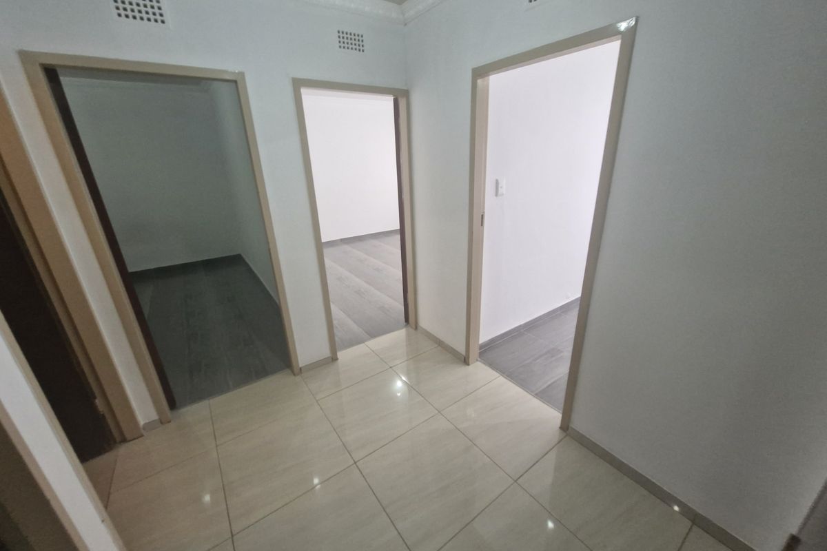 Spacious Family Home with Flatlet - Photo 4