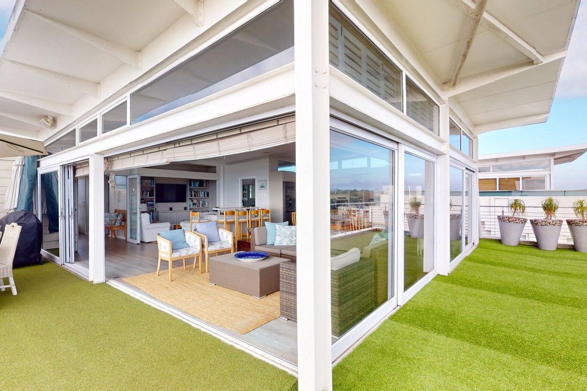 Luxury Penthouse with Unrivalled Ocean & Harbour Views - Photo 2