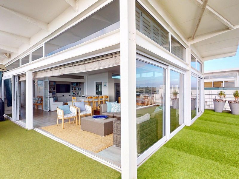 Luxury Penthouse with Unrivalled Ocean & Harbour Views - Photo 2