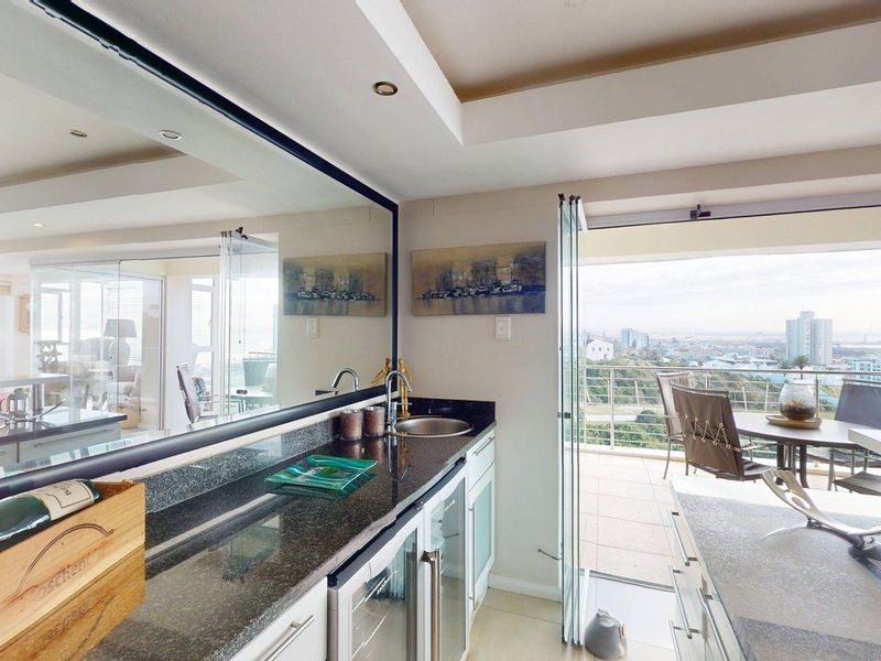 Luxury Penthouse with Unrivalled Ocean & Harbour Views - Photo 9