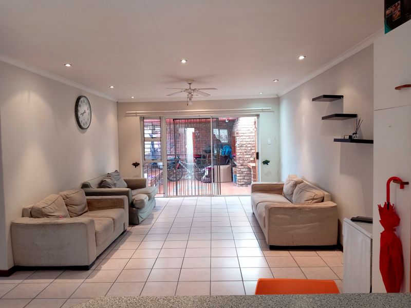 Spacious  2 Bedroom duet to rent 1 August 2026 - Photo 6