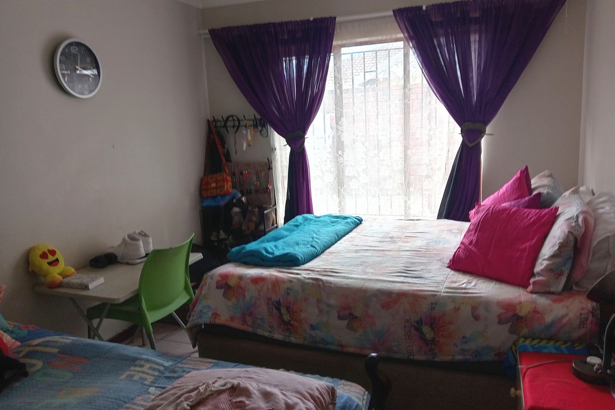 Spacious  2 Bedroom duet to rent 1 August 2026 - Photo 3