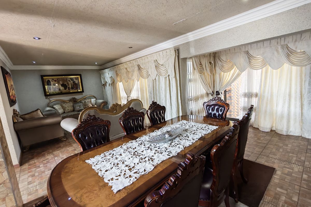 Executive Family Home Offering Style, Space and Comfort - Photo 4