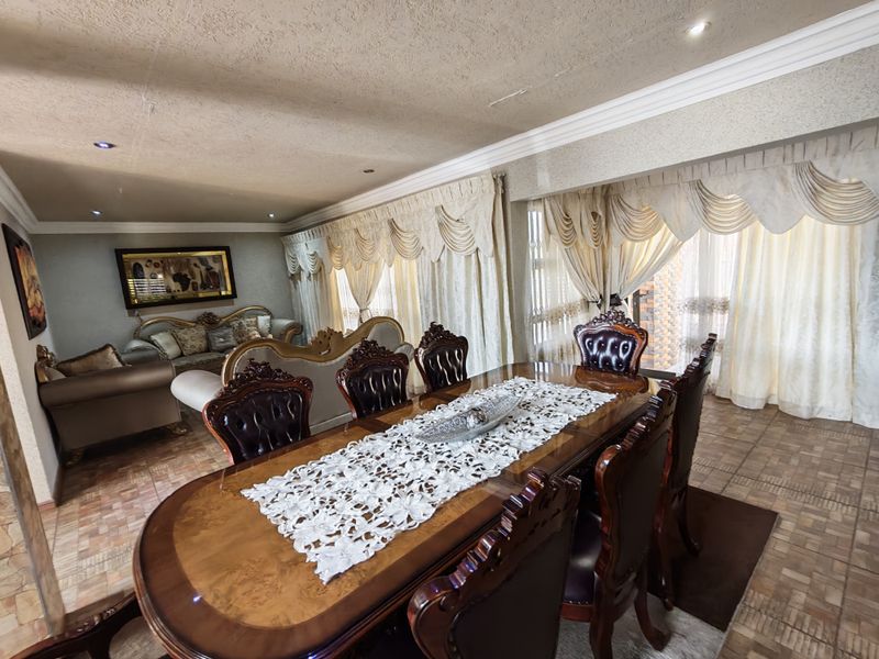 Executive Family Home Offering Style, Space and Comfort - Photo 4