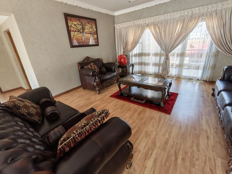Executive Family Home Offering Style, Space and Comfort - Photo 10