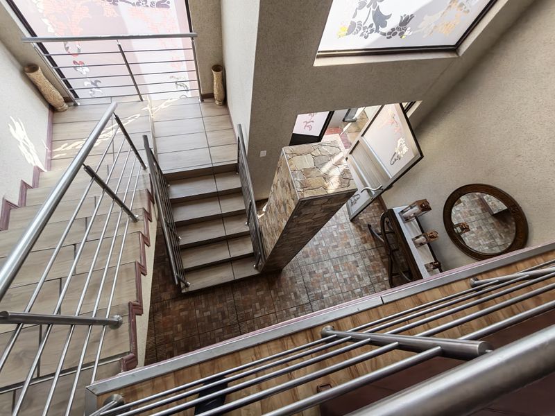 Executive Family Home Offering Style, Space and Comfort - Photo 9