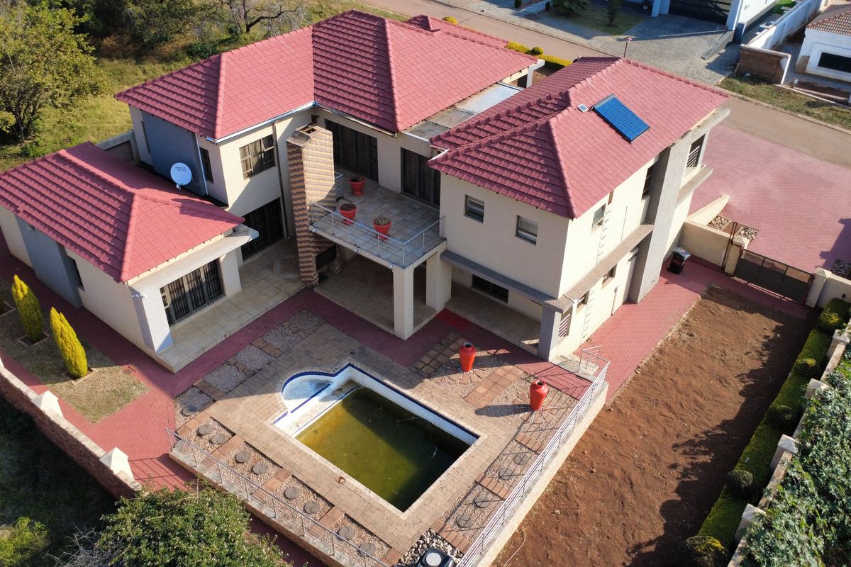 Executive Family Home Offering Style, Space and Comfort - Photo 3