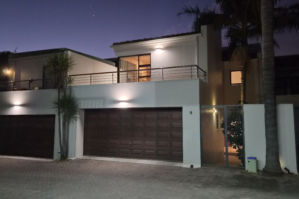 Epic Architecture! Private, Secure, Neat! - Photo 2