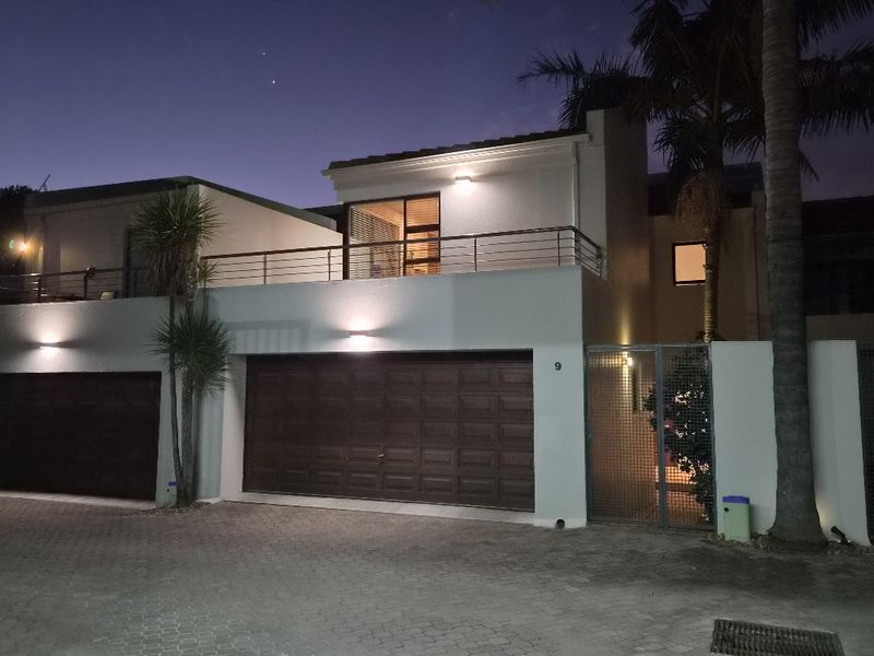 Epic Architecture! Private, Secure, Neat! - Photo 2