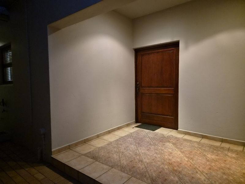Epic Architecture! Private, Secure, Neat! - Photo 6