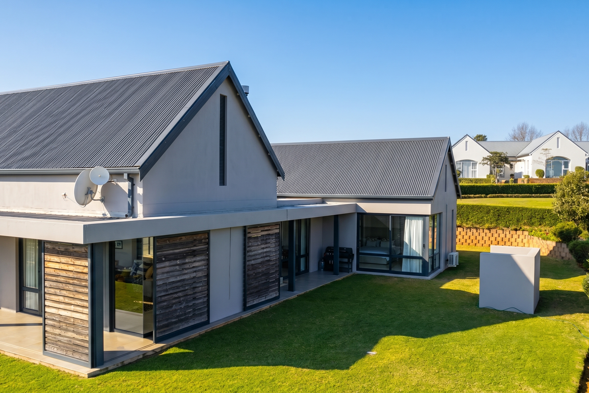 A Masterpiece of Modern Living at The Gates - Photo 2
