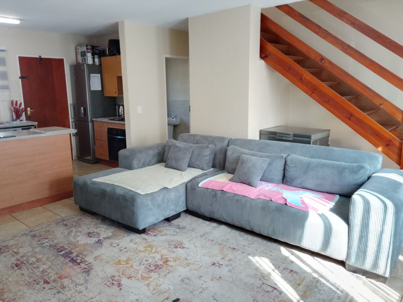Elegant Family Oriented Apartment with En-Suite and Expansive Open Plan Living - Photo 1