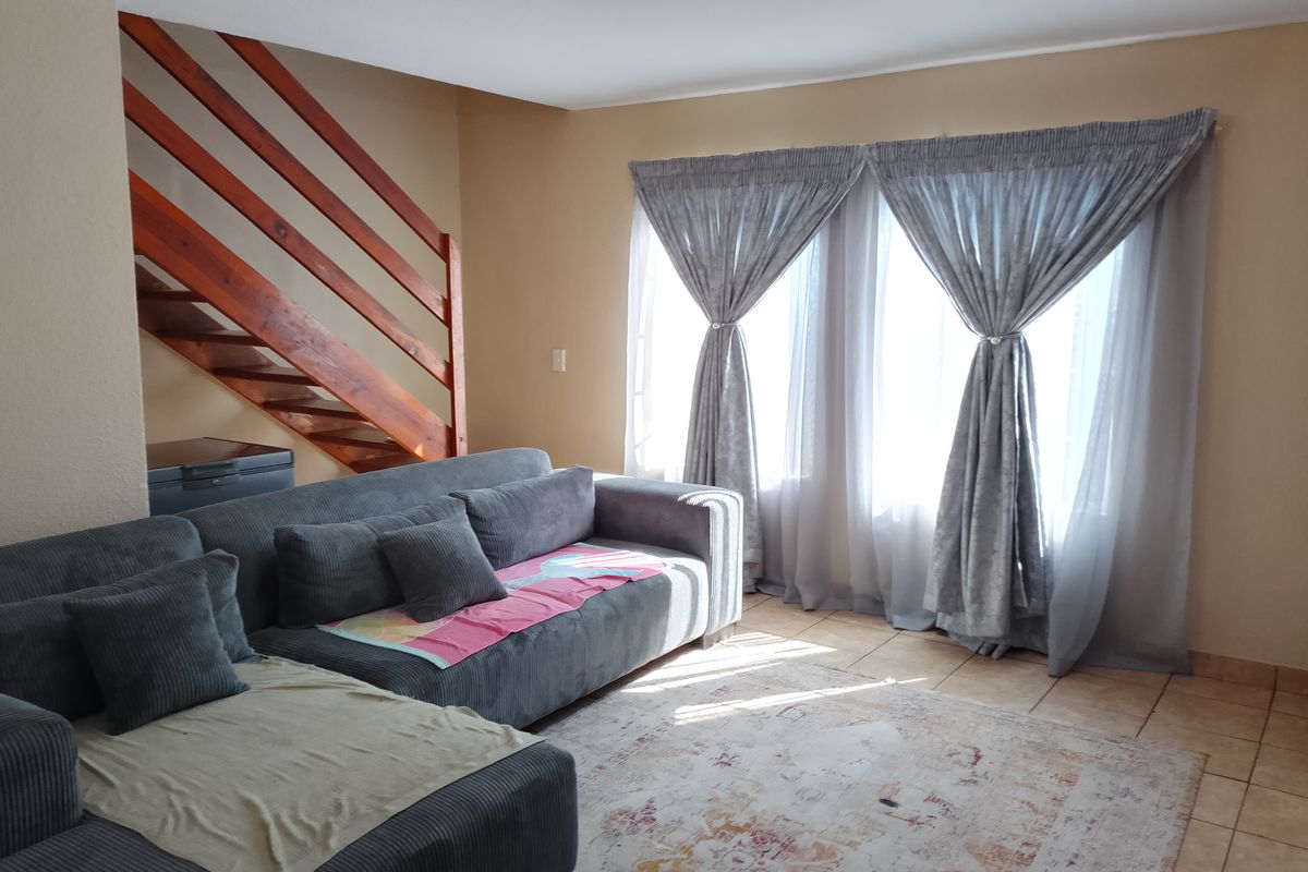 Elegant Family Oriented Apartment with En-Suite and Expansive Open Plan Living - Photo 2