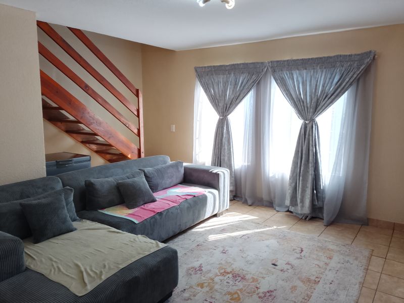 Elegant Family Oriented Apartment with En-Suite and Expansive Open Plan Living - Photo 2